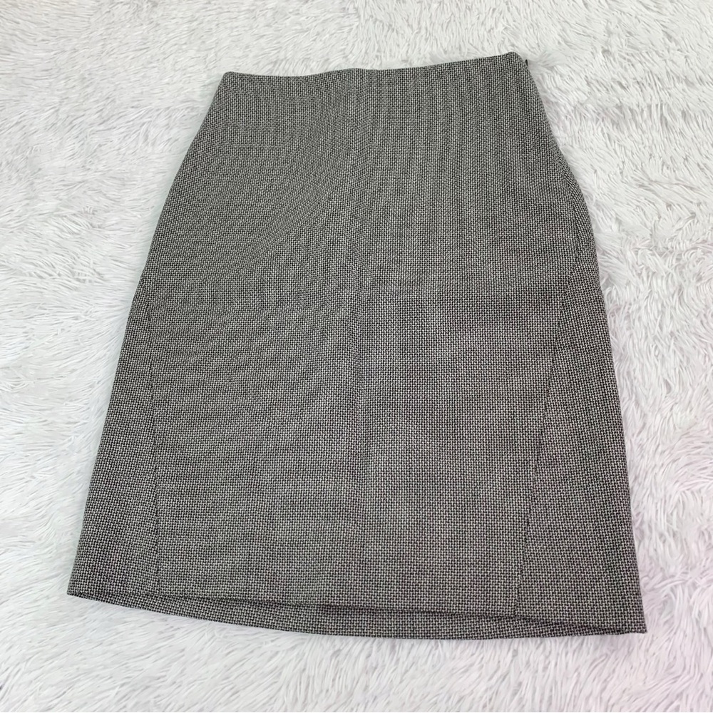 Fendi women's size 38 tweed wool Pencil Skirt knee length in gray
